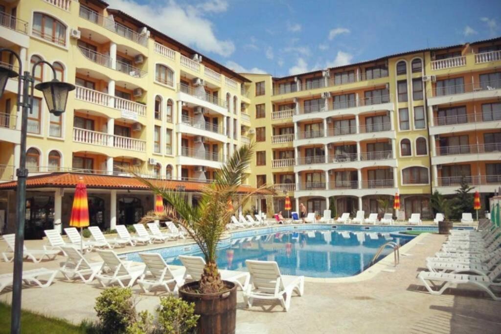 Уютные Апартаменты С Бассейном У Моря В Г. Солнечный Берег Slantchev Briag Extérieur photo